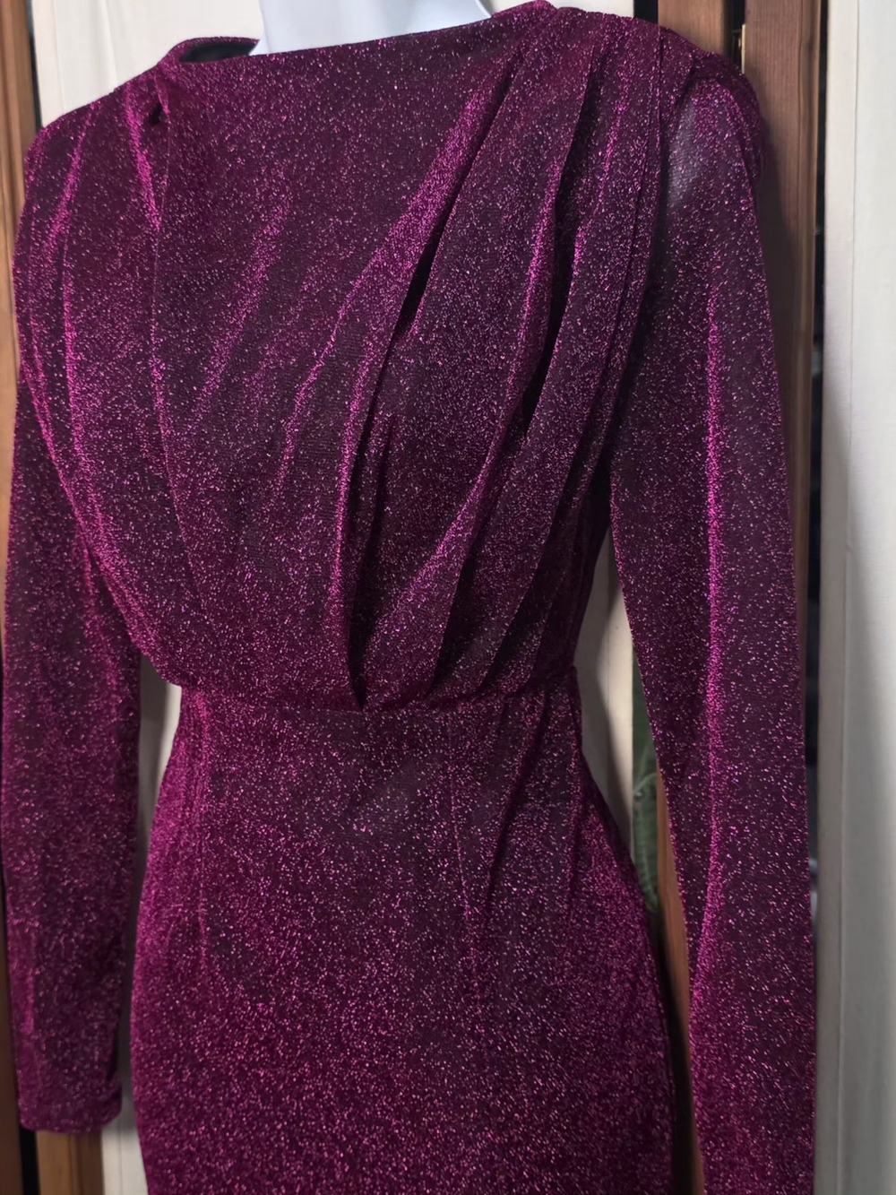 Elegant Dressalisa Long-Sleeve Fitted Dress in Deep Magenta